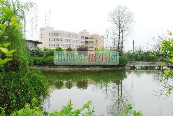 四川大學(xué)(龍泉校區(qū))職業(yè)技術(shù)學(xué)院招生辦聯(lián)系電話(huà)