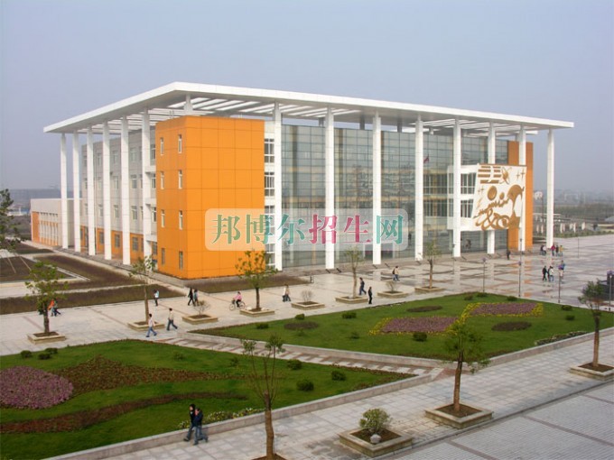 安徽商貿(mào)職業(yè)技術(shù)學院招生辦聯(lián)系電話