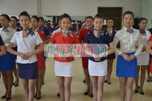 初中畢業(yè)可以去學高鐵乘務(wù)嗎