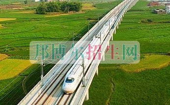 初中畢業(yè)可以去學高鐵乘務(wù)嗎