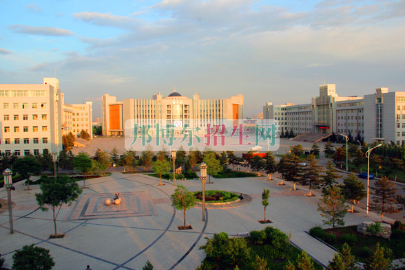 包頭職業(yè)技術(shù)學(xué)院?？圃盒閹讓? width=