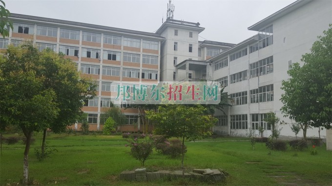 成都信息技術(shù)學(xué)校報(bào)名條件、招生對象