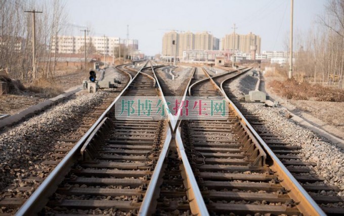初中畢業(yè)能學鐵路專業(yè)嗎