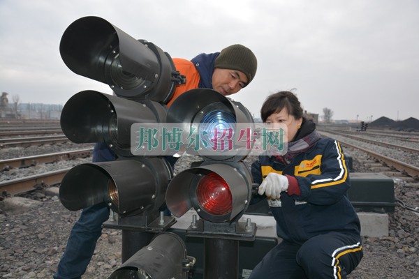 初中畢業(yè)學(xué)鐵路專(zhuān)業(yè)怎樣