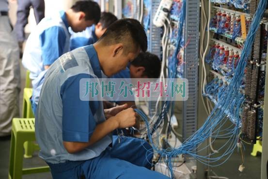 初中畢業(yè)學(xué)鐵路專(zhuān)業(yè)怎樣