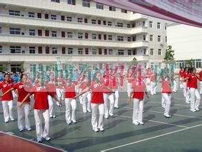 中等?？剖侵袑? width=