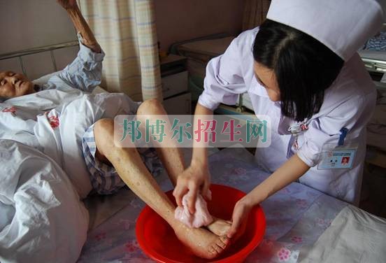 高中畢業(yè)學(xué)涉外護理