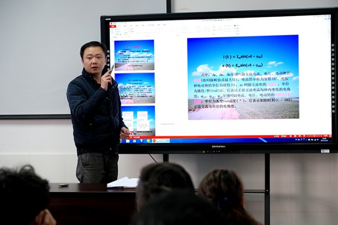 成都鐵路工程學(xué)校機(jī)械科開(kāi)展智慧課堂交互式平臺(tái)的交流學(xué)習(xí)活動(dòng)