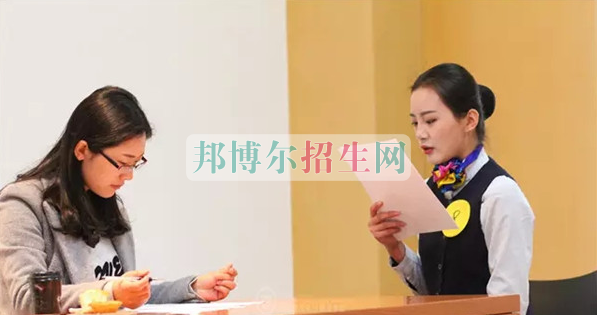 成都航空旅游職業(yè)學(xué)校開(kāi)啟新學(xué)期首場(chǎng)招聘，場(chǎng)面火爆美女如云