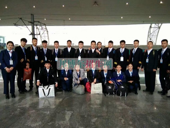 成都機(jī)電工程學(xué)校組織2014級(jí)運(yùn)輸管理專(zhuān)業(yè)同學(xué)參加2017年春運(yùn)實(shí)習(xí)