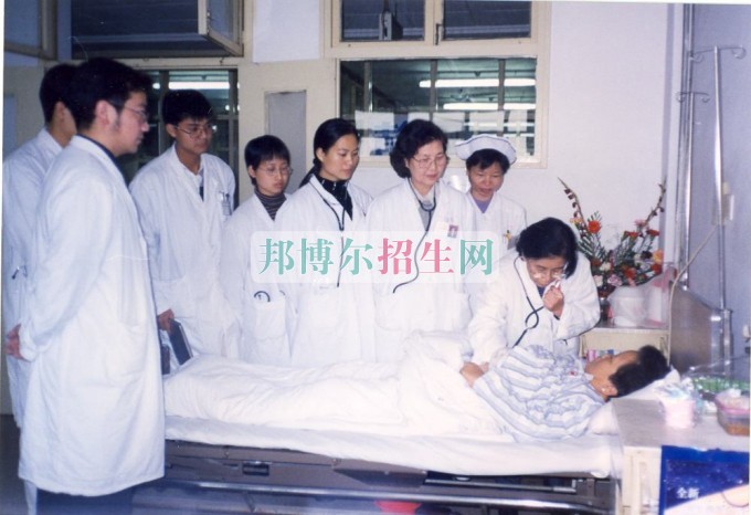 成都內理科一專臨床醫(yī)學大專學校
