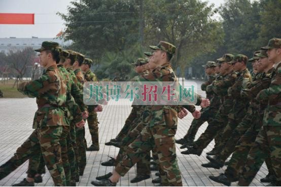 西翔航空學院九江校區(qū)舉行軍訓匯演暨開學典禮