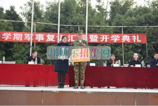 西翔航空學院九江校區(qū)舉行軍訓匯演暨開學典禮