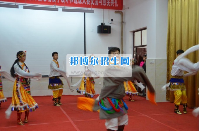 四川省檔案學(xué)校被評為全省民族團(tuán)結(jié)進(jìn)步創(chuàng)建活動示范單位