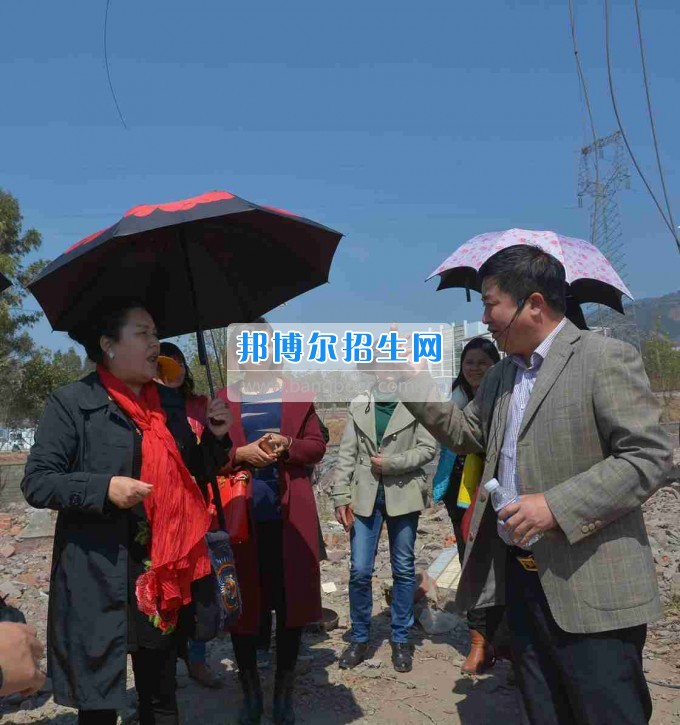 歡慶“三八節(jié)” 涼山民族師范學校女職工參觀新校區(qū)