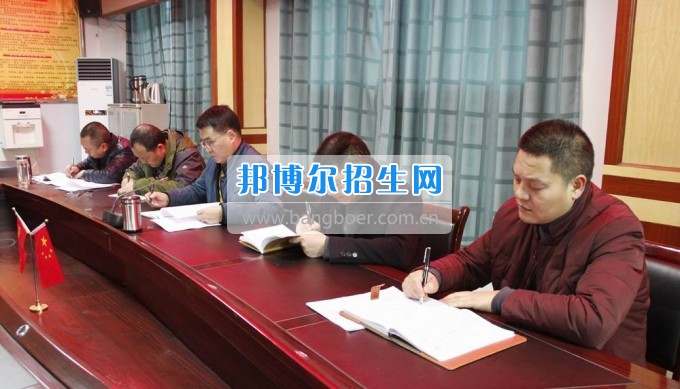 四川省達(dá)縣職業(yè)高級中學(xué)召開2017年春季脫貧攻堅(jiān)專題會