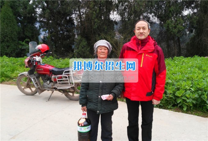 南充師范學(xué)校開展精準(zhǔn)扶貧春節(jié)前慰問(wèn)活動(dòng)