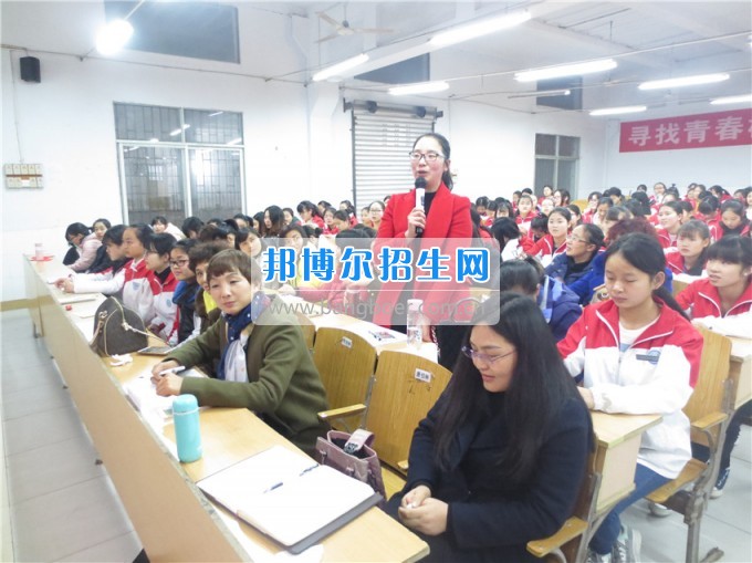南充師范學(xué)?；ㄩ_滿堂盛世春——南充師范歡慶“三八”節(jié)