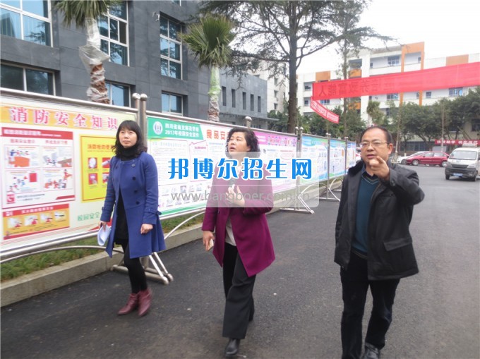 南充師范學(xué)?；ㄩ_滿堂盛世春——南充師范歡慶“三八”節(jié)