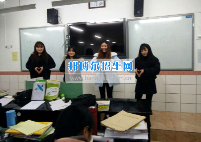 川南幼兒師范高等?？茖W(xué)校學(xué)前教育一系開展“感恩”主題系列教育活動