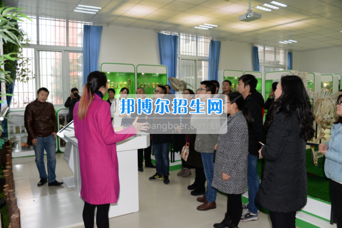 川南幼兒師范高等?？茖W(xué)校與內(nèi)江職業(yè)技術(shù)學(xué)校開展青年聯(lián)誼活動(dòng)