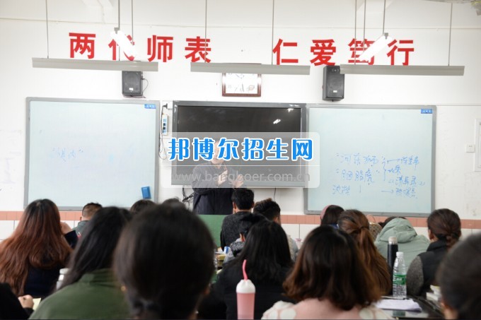 川南幼兒師范高等專科學校2017質(zhì)量年：撲下身子抓落實