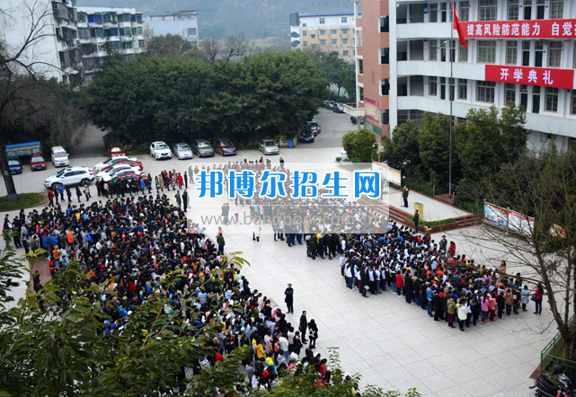 南充市建華職業(yè)中學(xué)簡(jiǎn)短、高效的開(kāi)學(xué)典禮