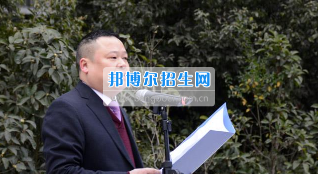南充市建華職業(yè)中學(xué)簡(jiǎn)短、高效的開(kāi)學(xué)典禮