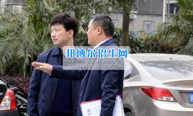區(qū)委常委、宣傳部長邱躍峰一行視察南充市建華職業(yè)中學