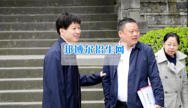 區(qū)委常委、宣傳部長邱躍峰一行視察南充市建華職業(yè)中學