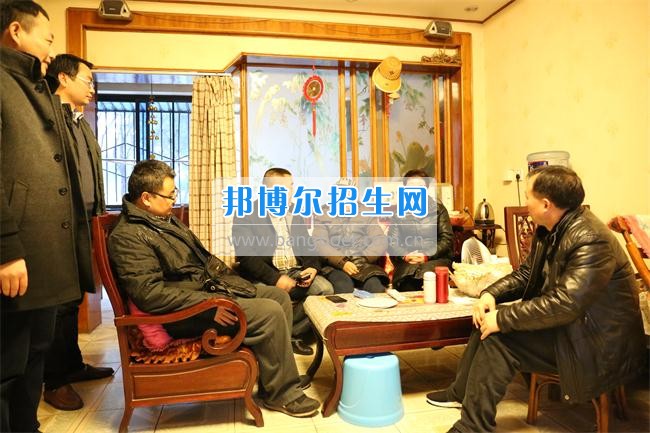 四川省技術(shù)監(jiān)督學(xué)校熊蘭校長(zhǎng)一行春節(jié)前夕走訪慰問(wèn)退休干部職工