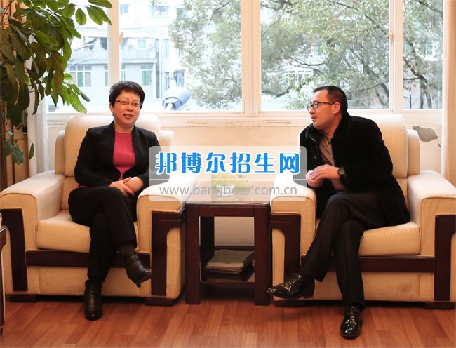 農(nóng)行峨眉山市支行行長(zhǎng)王東一行到四川省技術(shù)監(jiān)督學(xué)校拜訪(fǎng)