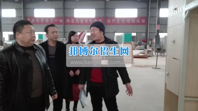 川北幼兒師范高等?？茖W(xué)校張廷鑫校長帶隊考察學(xué)生公寓設(shè)備