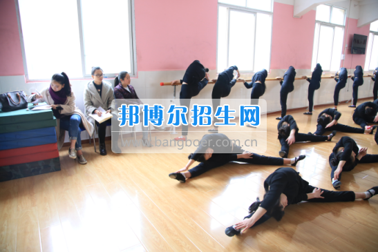 川北幼兒師范高等?？茖W(xué)校學(xué)前教育系赴南江小河職中調(diào)研