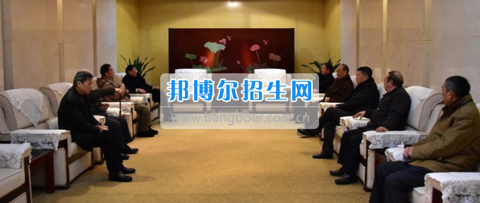 長江師范學院老領(lǐng)導參觀校園新貌