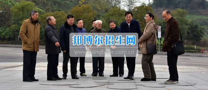 長江師范學院老領(lǐng)導參觀校園新貌