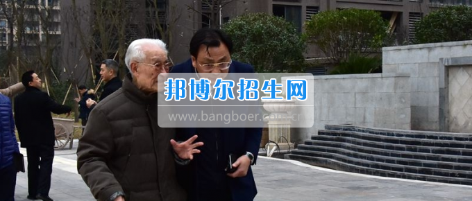 長江師范學院老領(lǐng)導參觀校園新貌