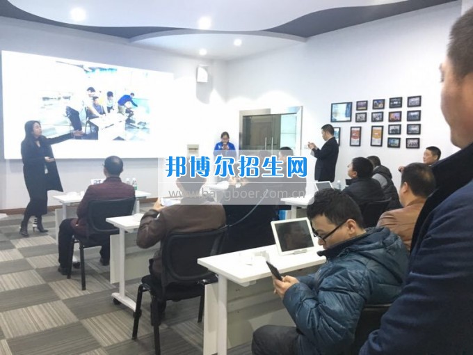 綿陽航空職業(yè)學(xué)校領(lǐng)導(dǎo)赴重慶考察職教云平臺(tái)建設(shè)