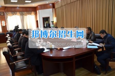 州委、州政府主要領(lǐng)導(dǎo)調(diào)研大理衛(wèi)校整體搬遷建設(shè)工作  2月10日下午，州委書記陳堅和州委副書記、州長楊健等領(lǐng)導(dǎo)蒞臨大理衛(wèi)校(大理護理職業(yè)學院)海東新校區(qū)，對學校整體搬遷項目建設(shè)情況進行實地調(diào)研，并在龍山國際會議中心主持召開推進大理衛(wèi)校(大理護理職業(yè)學院)整體搬遷建設(shè)專題會議。楊泓濤校長代表學校匯報了學校的工作情況，海開委、州衛(wèi)計委、州教育局、州財政局、州發(fā)改委、州委編辦、州人社局、州審計局等部門領(lǐng)導(dǎo)對大理衛(wèi)校(大理護理職業(yè)學院)整體搬遷建設(shè)情況進行了匯報說明。   會上,陳堅書記強調(diào),各主管部門要站在促進全州教育、衛(wèi)生事業(yè)發(fā)展的高度，加強協(xié)調(diào)聯(lián)動,幫助解決大理衛(wèi)校整體搬遷工作推進上的瓶頸問題,以高標準、嚴要求組織驗收和掃尾工作，保證施工安全、建筑安全及搬遷后的校園安全。楊健州長重申了實現(xiàn)整體搬遷的意義，并要求學校要在升格組建大理護理職業(yè)學院的同時，保留大理衛(wèi)校的牌子和教學優(yōu)勢，不斷提高辦學質(zhì)量，擴大辦學規(guī)模，為全州衛(wèi)生事業(yè)發(fā)展輸送更多優(yōu)質(zhì)人才。   此次調(diào)研和座談會充分體現(xiàn)了州委、州政府對于學校整體搬遷建設(shè)的高度重視，也為學校發(fā)展指明了方向。學校領(lǐng)導(dǎo)對州委、州政府長期以來對學校的關(guān)心和支持致以衷心的感謝，并表示將按照會議的相關(guān)要求，抓實各項搬遷準備工作，確保按時完成搬遷辦學。多措并舉做好資金籌措和師資隊伍建設(shè)，齊心協(xié)力將大理衛(wèi)校(大理護理職業(yè)學院)打造成為一所具有特色的一流高等護理職業(yè)院校。