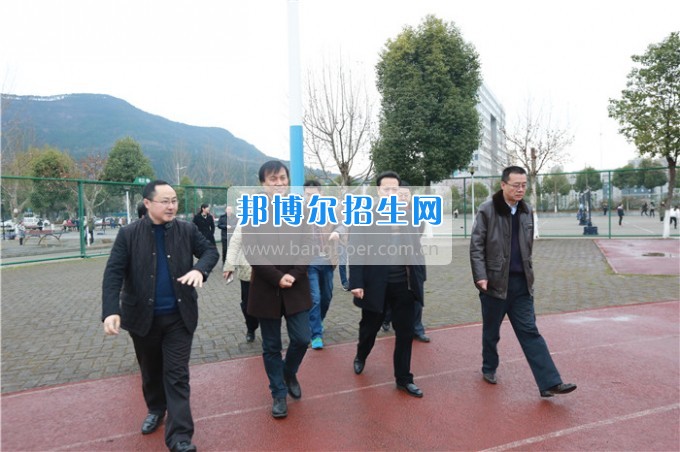 省體育局蔣顯倫副局長一行到川北幼兒師范高等?？茖W(xué)校調(diào)研