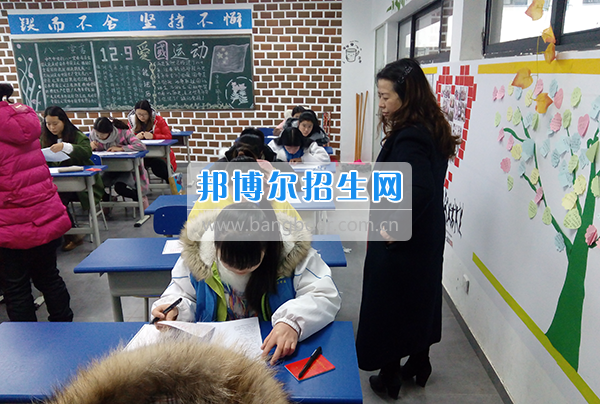 畢節(jié)醫(yī)學(xué)高等?？茖W(xué)校抓考風(fēng)、嚴(yán)考紀(jì)、提質(zhì)量