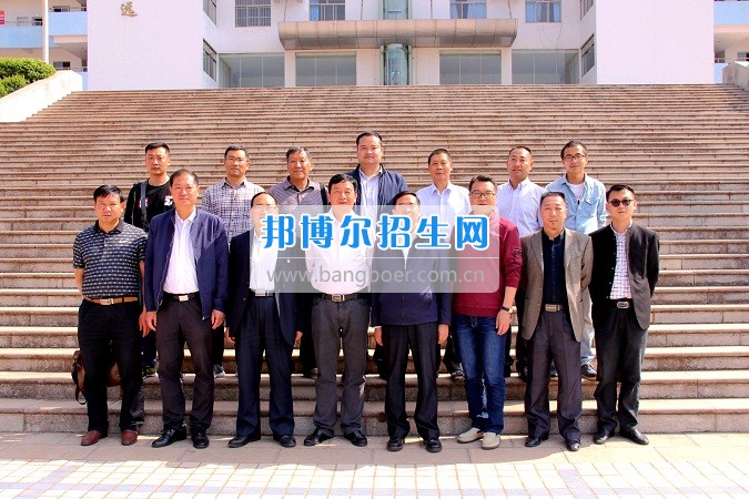 楚雄州2017年高校安全穩(wěn)定工作聯(lián)席會(huì)在楚雄醫(yī)藥高等?？茖W(xué)校召開(kāi)