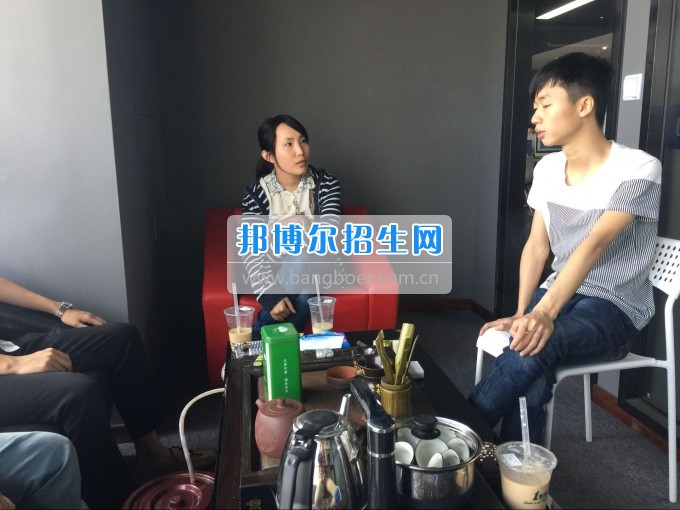 四川現(xiàn)代職業(yè)學(xué)院工業(yè)設(shè)計(jì)專(zhuān)業(yè)深入大南建筑裝飾有限公司調(diào)研