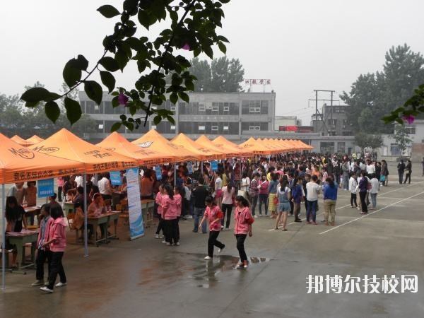 四川人民醫(yī)院護(hù)士學(xué)校2019年報名條件、招生對象