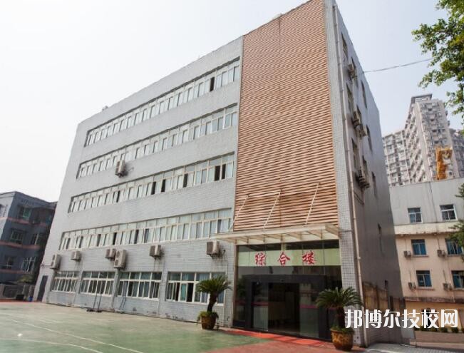重慶建筑高級(jí)技工學(xué)校2020年報(bào)名條件、招生要求、招生對(duì)象