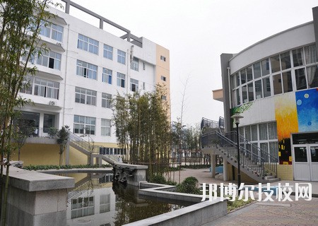 成都汽車職業(yè)技術(shù)學(xué)校2020年報(bào)名條件、招生要求、招生對(duì)象