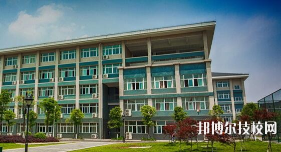 重慶城市建設(shè)技工學校2020年招生辦聯(lián)系電話