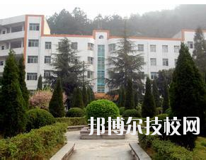 黔南民族衛(wèi)生學校2020年學費、收費多少