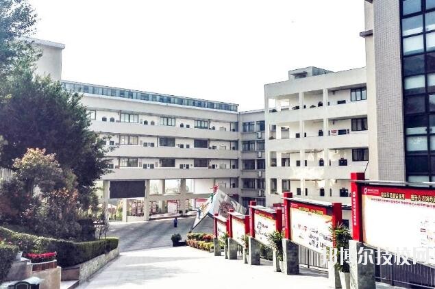 重慶輕工業(yè)學(xué)校2020年報(bào)名條件、招生要求、招生對(duì)象