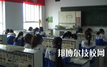 平?jīng)鲂畔⒐こ虒W(xué)校怎么樣、好不好